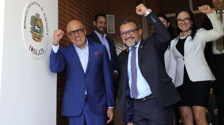 Venezuela 'recibe' el edificio de su Embajada en Brasil