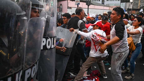 Unas 40 vías bloqueadas y el sur en conflicto: Perú vive segundo día de protestas contra Boluarte