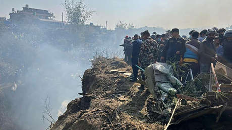El piloto del avión accidentado en Nepal lo habría dirigido hacia una garganta del río para evitar caer en una zona poblada