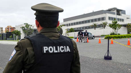 Procesan a un teniente de la policía de Ecuador por abuso sexual a una de sus compañeras