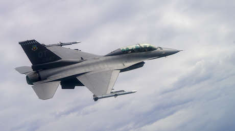 Polonia entregará aviones de combate F-16 a Ucrania solo en coordinación con la OTAN