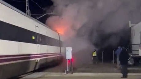 Al menos 5 heridos y más de 100 personas evacuadas tras un incendio en un tren en España (VIDEO)