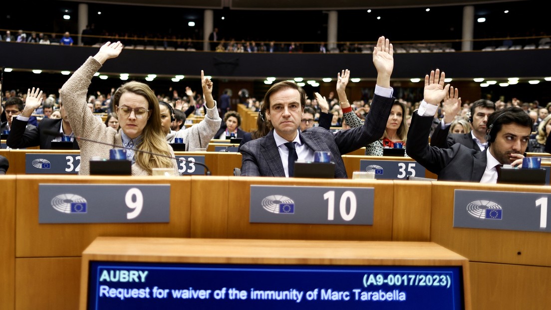 El Parlamento Europeo retira la inmunidad a dos eurodiputados involucrados en el 'Catargate'