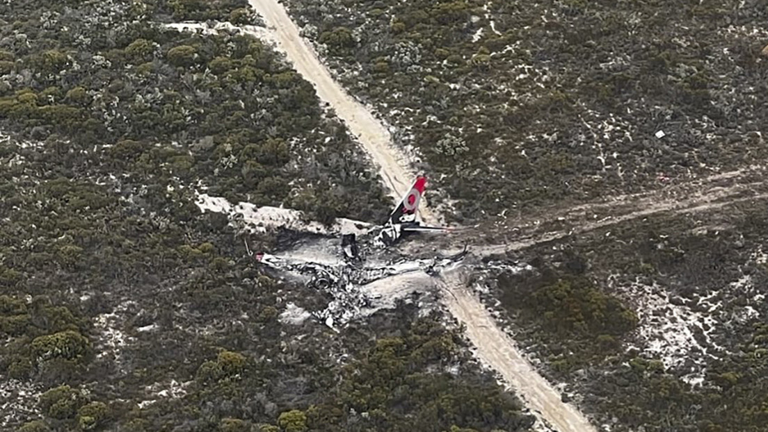 Dos pilotos sobreviven con heridas leves después de que su avión cisterna se estrellase (VIDEO)