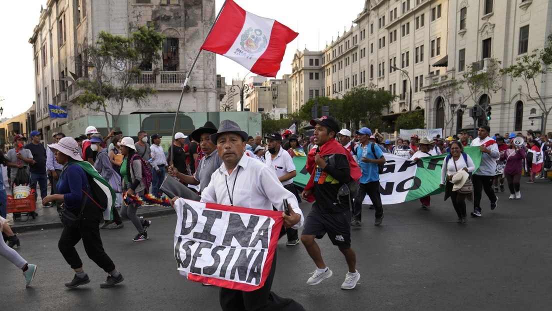 Gobierno de Perú convoca a denunciar a quienes cometan "apología del terrorismo" en redes sociales