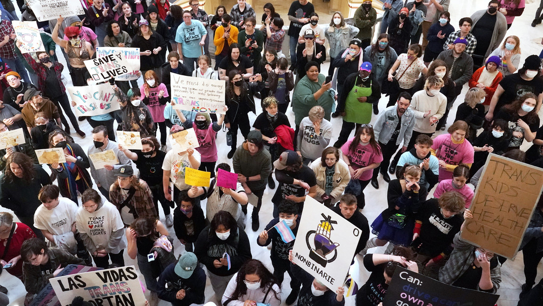 Activistas transgénero ocupan la rotonda del Capitolio de Oklahoma