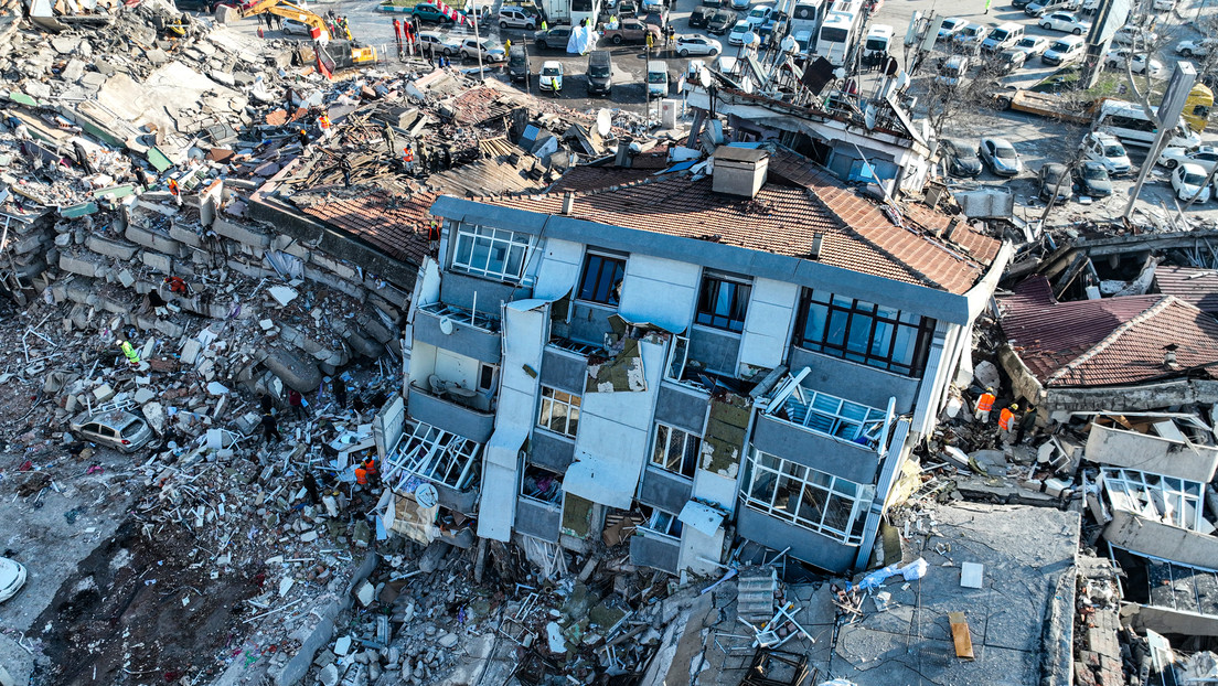 Los terremotos dejan más de 10.000 muertos en Turquía y Siria