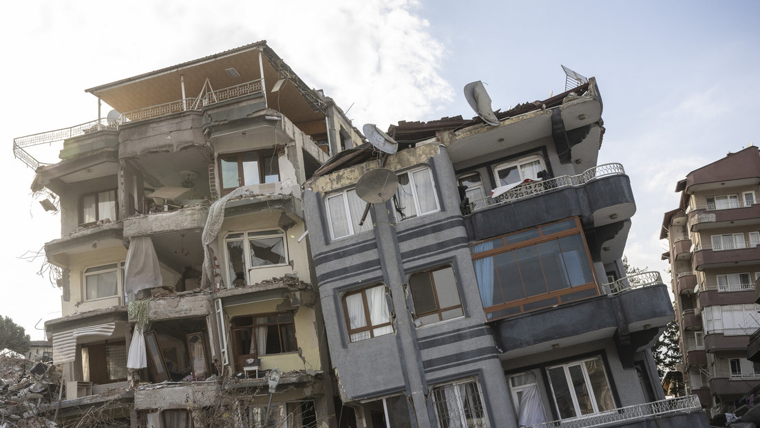 Ascienden a más de 24.500 los muertos por los terremotos en Turquía