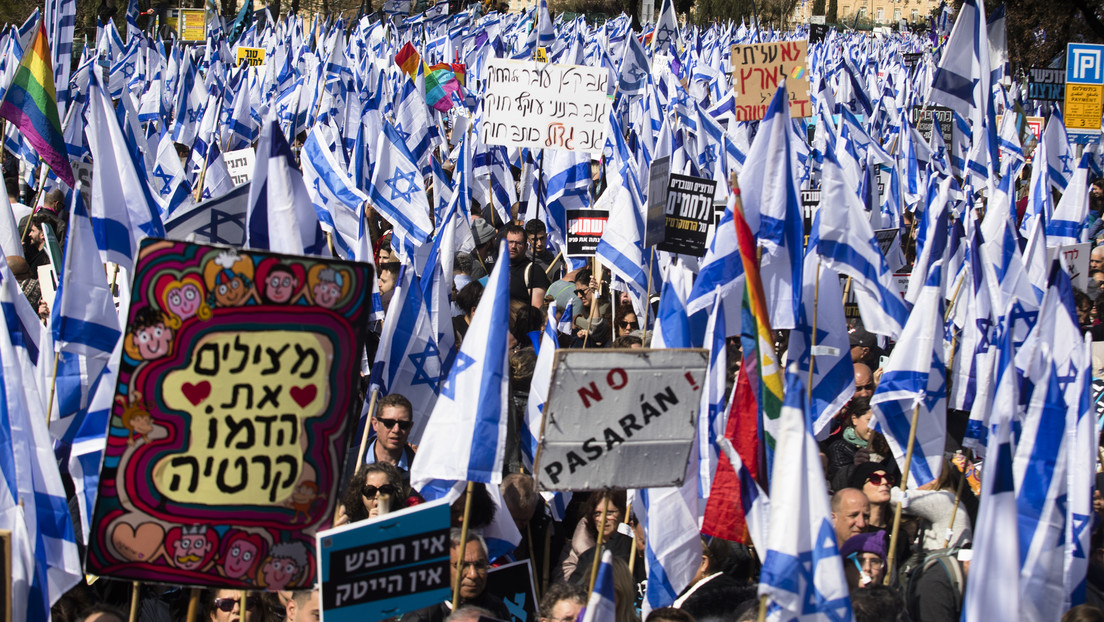 Decenas de miles de personas protestan contra la reforma judicial en Israel (VIDEOS)