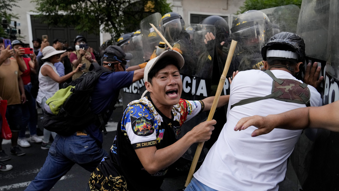 Fiscalía de Perú investiga a las fuerzas del orden por presuntos homicidios durante las protestas