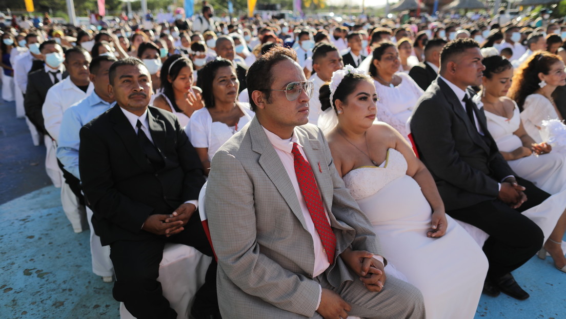 Más de 250 parejas se casan en una boda masiva en Nicaragua en el Día de San Valentín