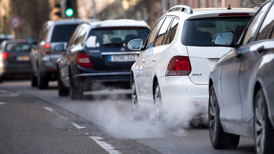 La Unión Europea aprueba prohibir la venta de coches diésel y gasolina desde 2035