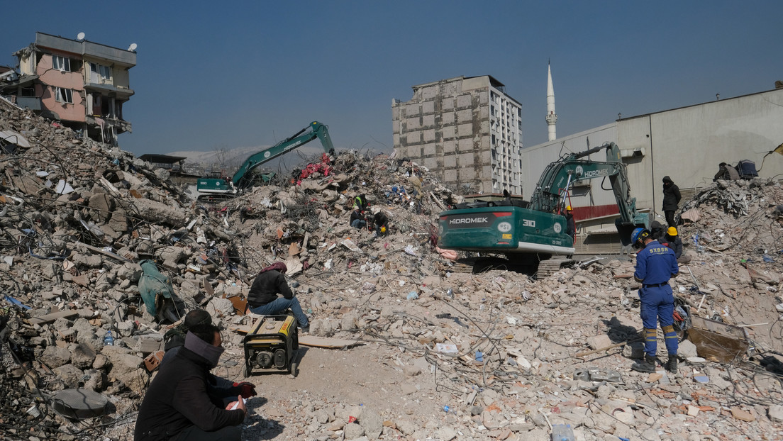 OMS: Los terremotos en Turquía y Siria son el "peor desastre natural" en la región en un siglo