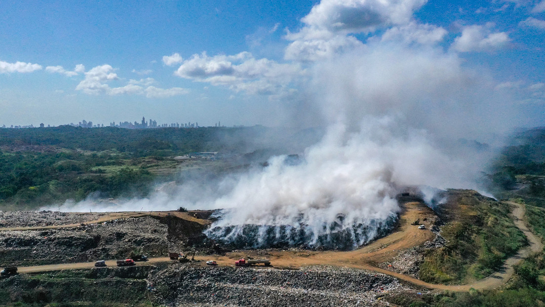 Un incendio en el mayor vertedero de Panamá provoca un humo tóxico y la alerta de las autoridades