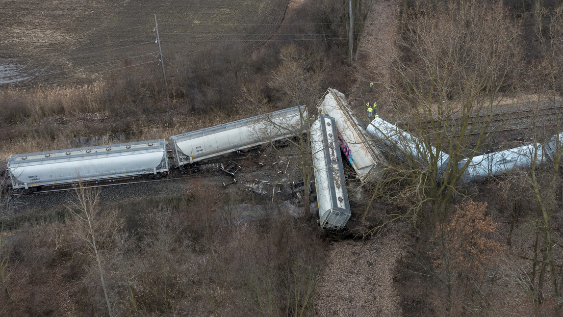 Un tren de carga descarrila en las afueras de Detroit, en EE.UU.