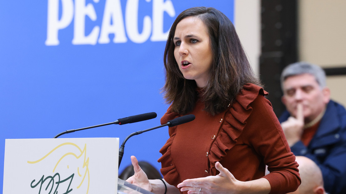 Ministra española pide al Gobierno reconsiderar su postura bélica en el conflicto ucraniano
