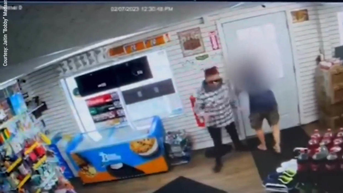 Mujer escapa de su secuestrador después de un año y se pone a salvo en una gasolinera (VIDEO)