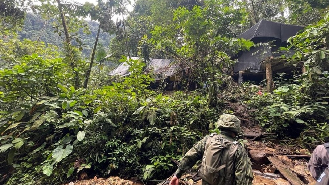 Militares de Ecuador descubren un laboratorio para procesar cocaína en una selva cerca de la frontera con Colombia