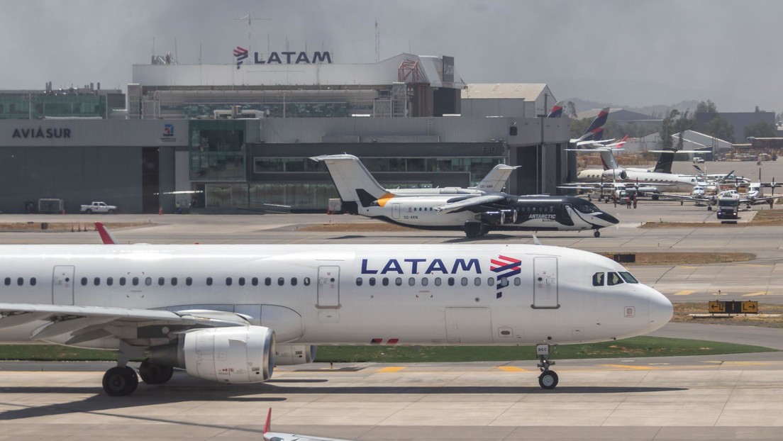VIDEO: Pasajeros desatan una feroz pelea en un avión de Latam y se reportan 7 heridos y 4 detenidos