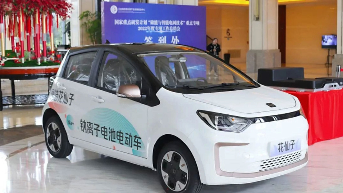 Automotriz china presenta el primer auto eléctrico equipado con baterías de iones de sodio