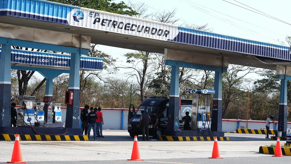 Ecuador declara emergencia en sector petrolero y suspende la exportación de crudo