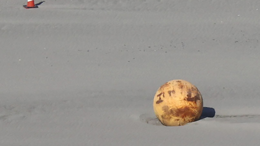¿Qué se sabe de la misteriosa bola anaranjada de hierro que apareció en la costa de Japón? (VIDEO)