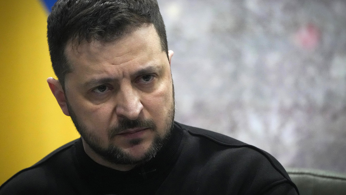 Zelenski destituye al comandante de las fuerzas de Kiev en Donbass