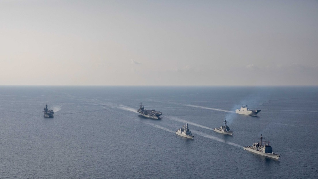 Una formación naval de 6 grandes buques de la OTAN navega por el mar Adriático