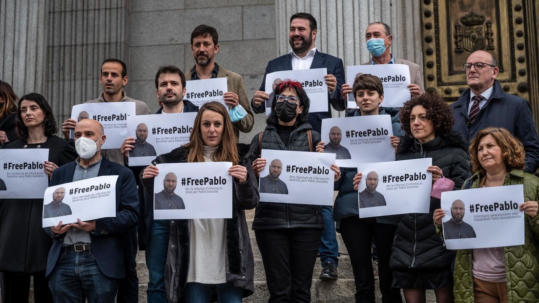 Un año con falta de garantías en la UE: Periodista español sigue preso en Polonia sin ningún cargo