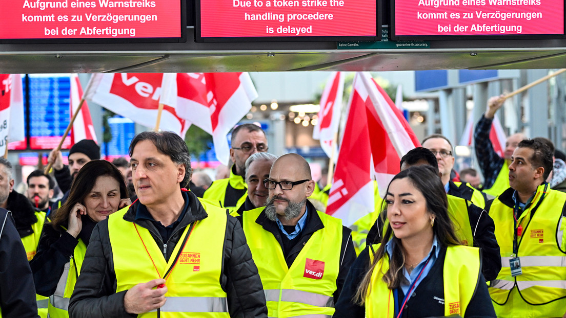 Dos aeropuertos alemanes quedan paralizados por una huelga en demada de aumentos salariales