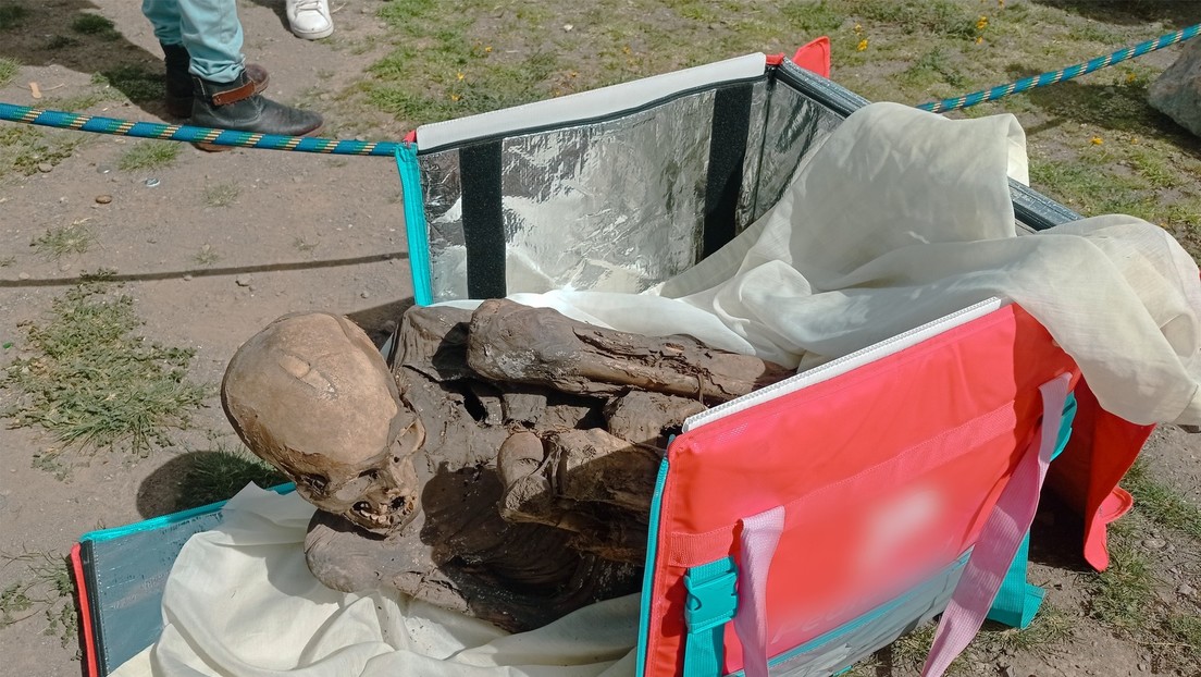 Hallan una momia prehispánica en la bolsa de un repartidor de comida en Perú
