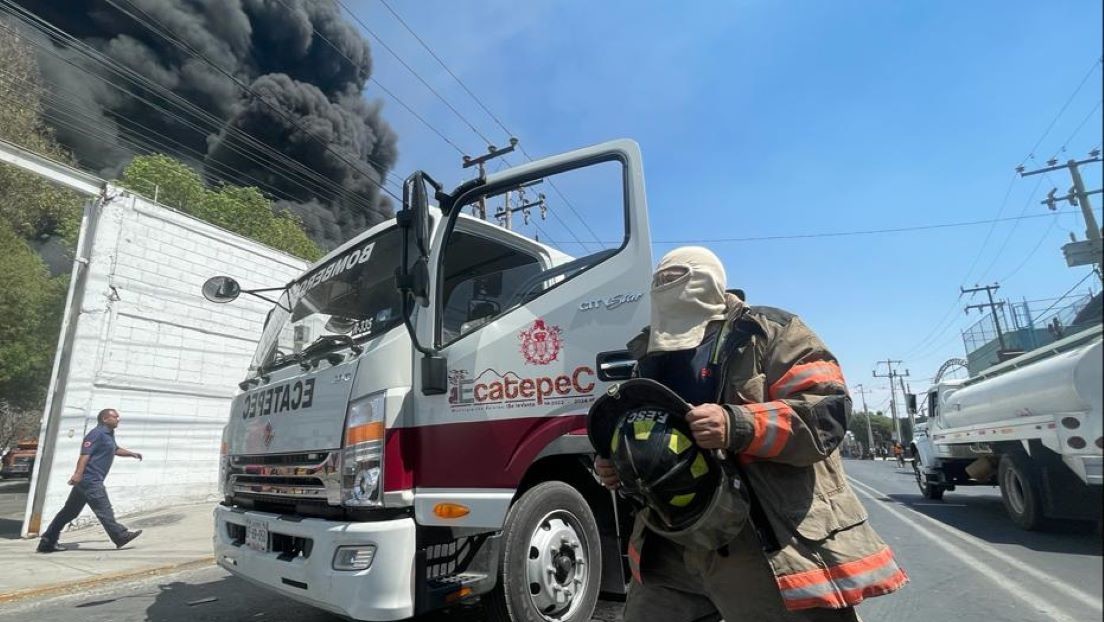 Se registra un fuerte incendio en una fábrica del Estado de México (VIDEOS)