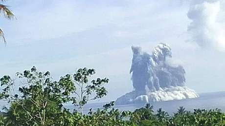 Un volcán submarino del Cinturón de Fuego entra en erupción en Vanuatu