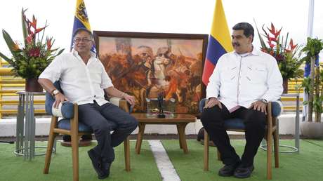 Maduro y Petro firman un acuerdo comercial parcial en la frontera entre Venezuela y Colombia
