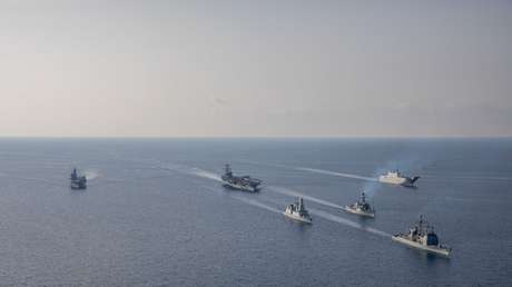 Una formación naval de 6 grandes buques de la OTAN navega por el mar Adriático