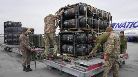 Revelan la "asombrosa" cantidad de ayuda militar prestada por EE.UU. a Ucrania en un año