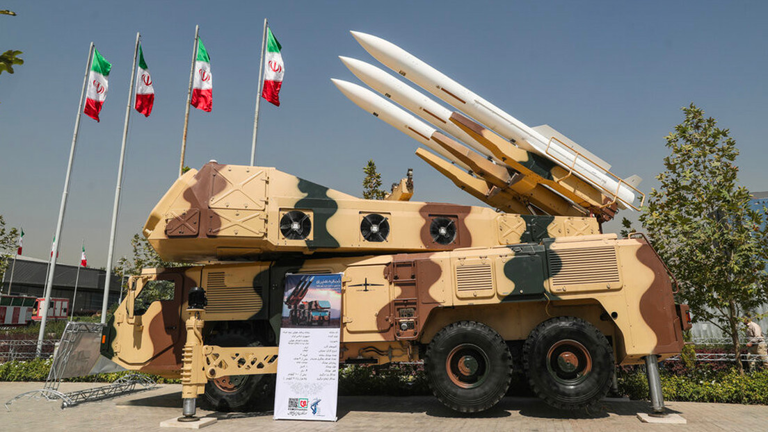 Irán prueba con éxito sus nuevos sistemas de misiles antiaéreos en un ataque simulado