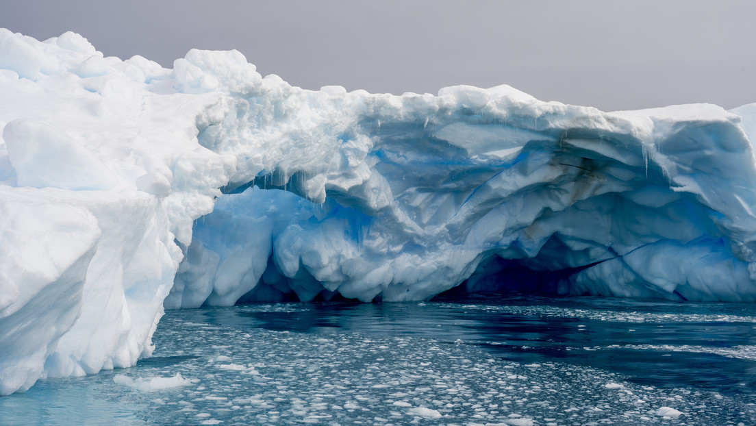 "Todos deberían estar preocupados": la barrera de hielo alrededor de la Antártida cae a niveles récord