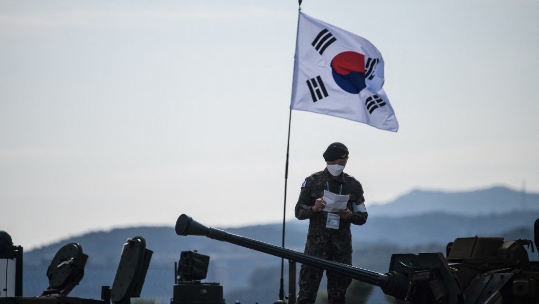 Así aprovecha Seúl el "vacío" de armamento que creó el conflicto ucraniano, según NYT
