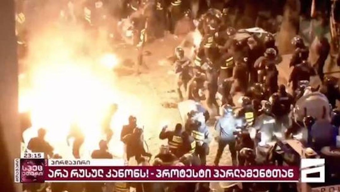 Cócteles molotov, cañones de agua, asalto al Parlamento: masiva protesta en Georgia