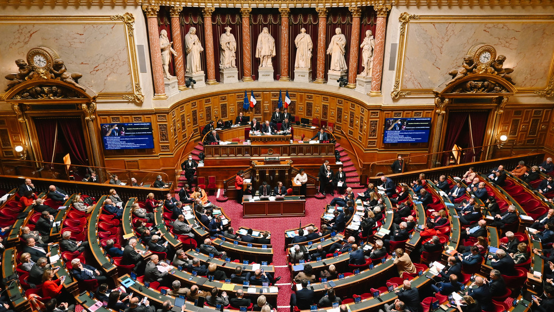 El Senado francés aprueba aumentar la edad de jubilación a los 64 años pese a las masivas protestas