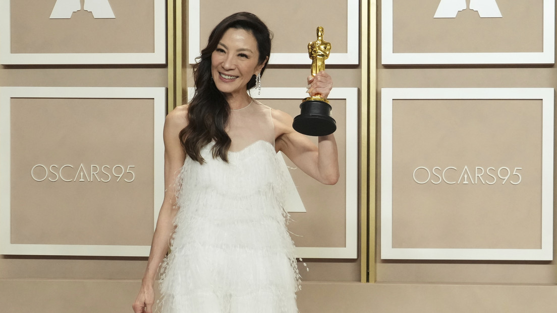 Michelle Yeoh hace historia al ser la primera asiática en ganar un Oscar a la mejor actriz