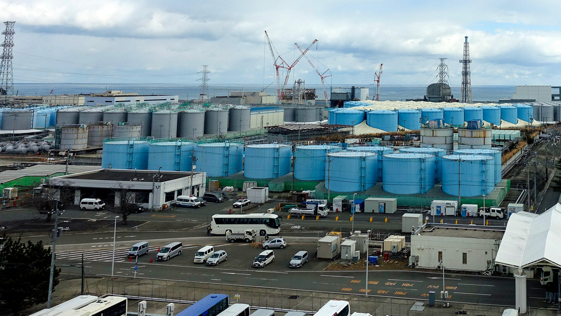 Japoneses protestan contra la liberación de agua tratada de la central nuclear de Fukushima al mar