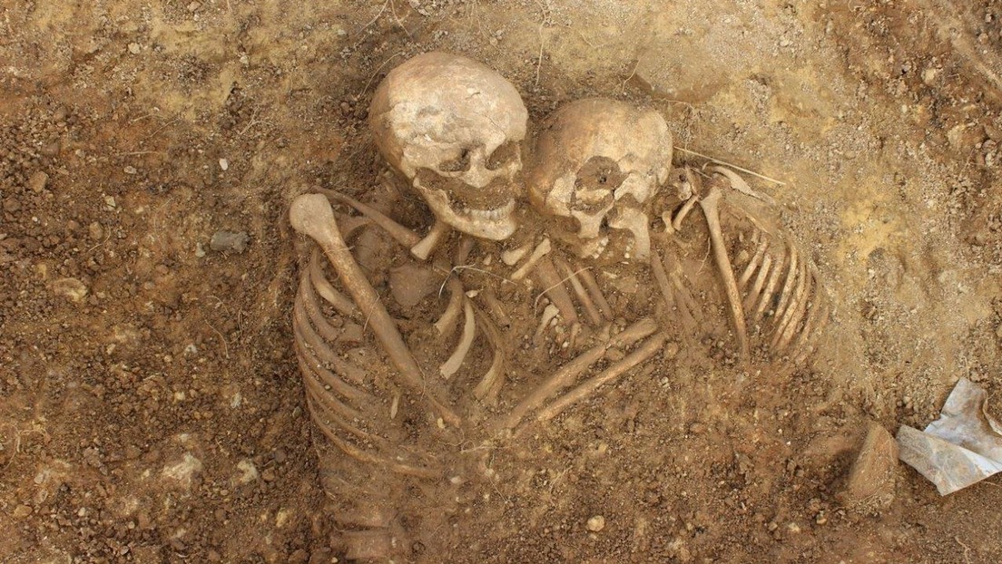 Restos de una aristócrata romana en un ataúd de plomo son desenterrados en un cementerio inglés