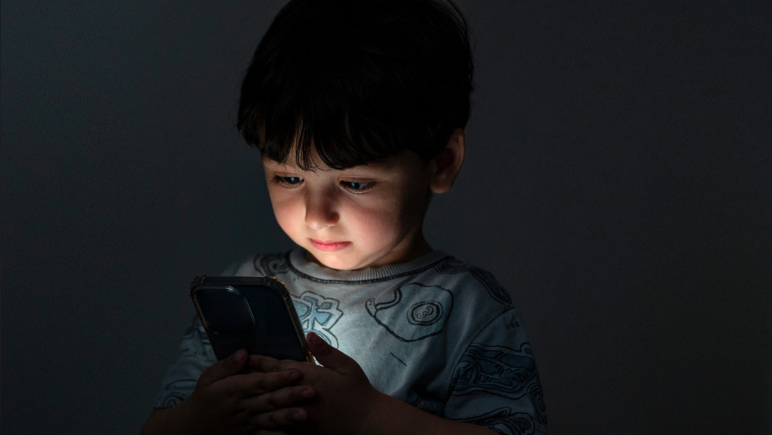 Estudio: Cada hora extra que los niños usan 'gadgets' aumenta el riesgo de suicidio