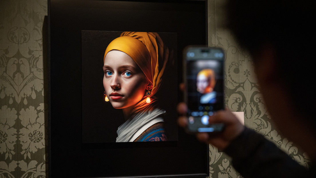 Un museo expone réplicas de 'La joven de la perla' creadas con IA y desata una polémica