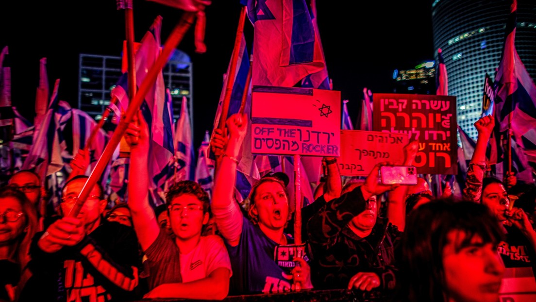 Fuertes enfrentamientos en un suburbio de Tel Aviv por la reforma judicial (VIDEOS)
