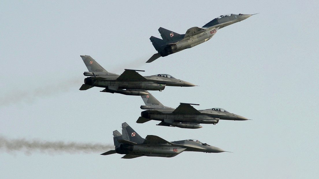 Grupo de senadores estadounidenses presionan al Pentágono para suministrar cazas F-16 a Ucrania