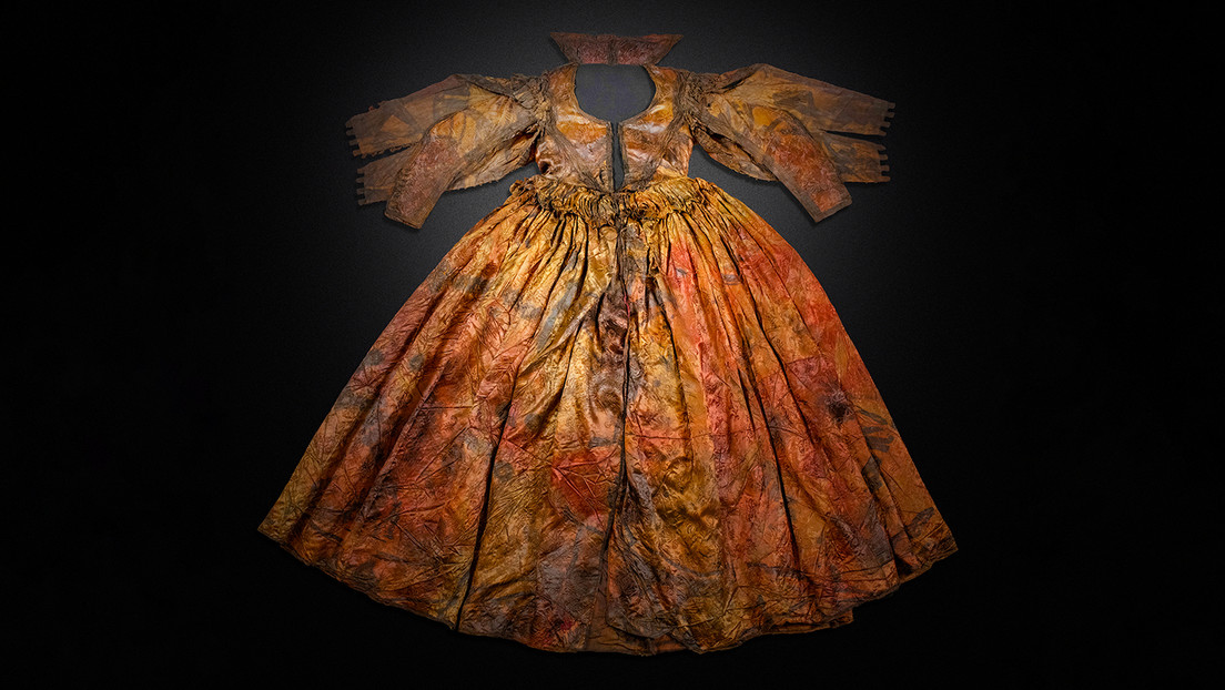 Un vestido de seda que sobrevivió casi cuatro siglos en el fondo del mar sigue siendo un misterio