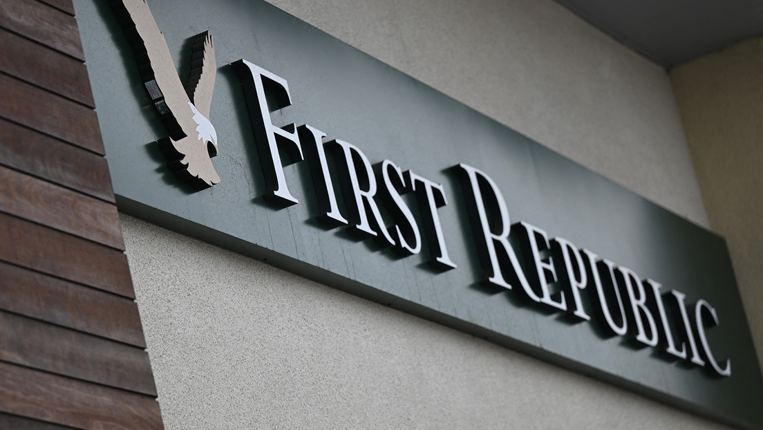 Las acciones de First Republic Bank caen un 36 %